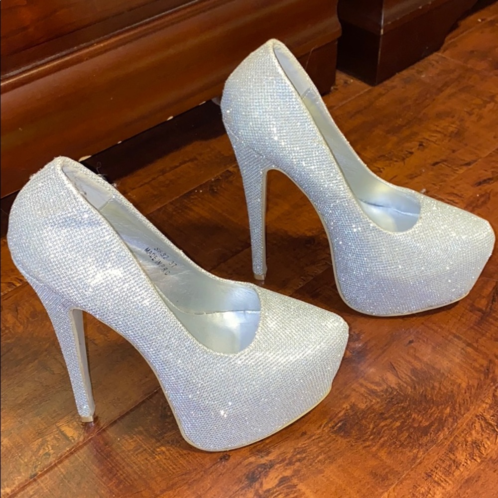 Silver glitter pumps